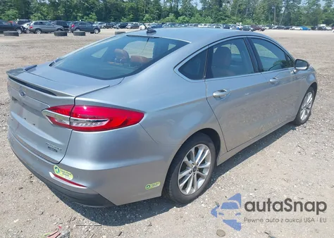 2020 Ford Fusion Plug-In Hybrid Titanium z USA, uszkodzony, nr VIN 3FA6P0SU9LR142377